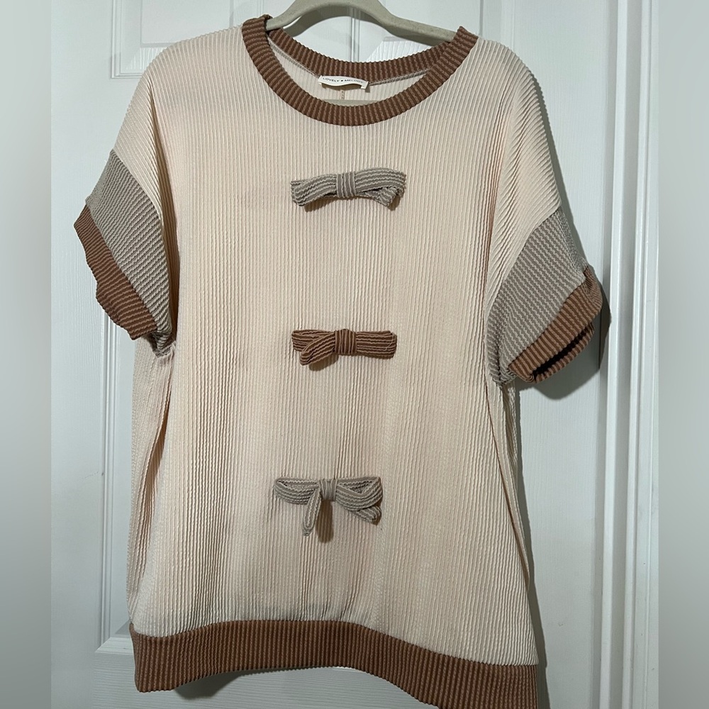 🦋Lovely Melody Cream and Brown Tunic Top size 1x